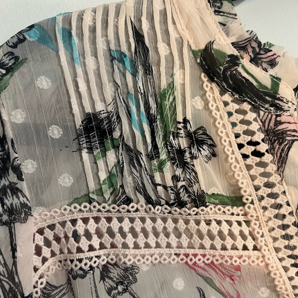 Torrid 2/2X Chiffon Clip Dot with lace inset top - Picture 9 of 12